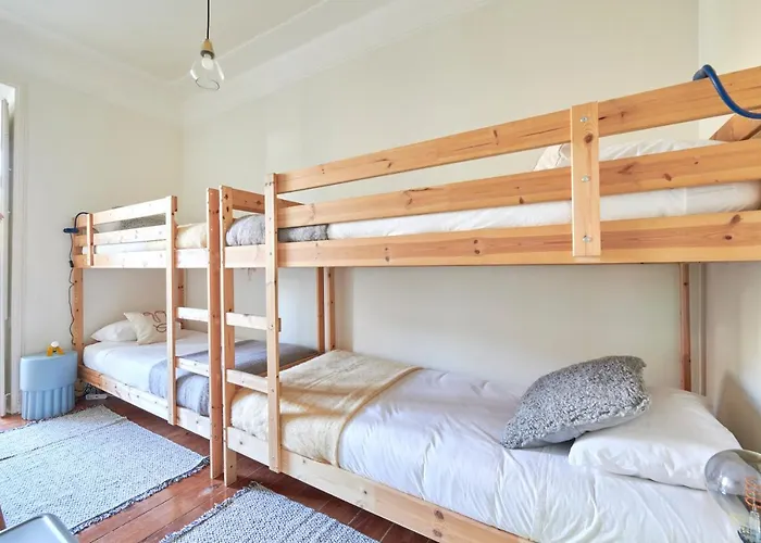 Quiet And Central 2Br Apt, By Timecooler