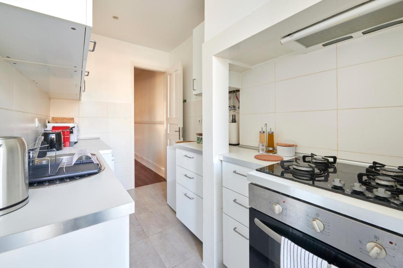 Quiet And 2br Apt, By Timecooler Lisboa